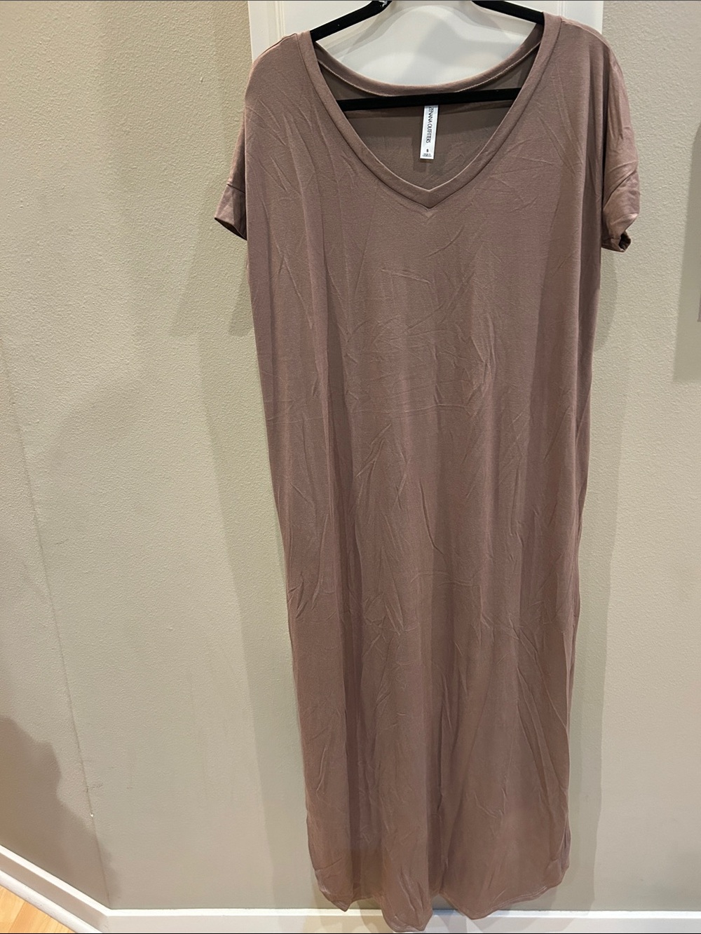 Zenana Outfitters oversized V-Neck Maxi Dress - Mocha